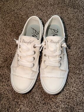 Blowfish White Canvas Low-Top Lace Sneakers